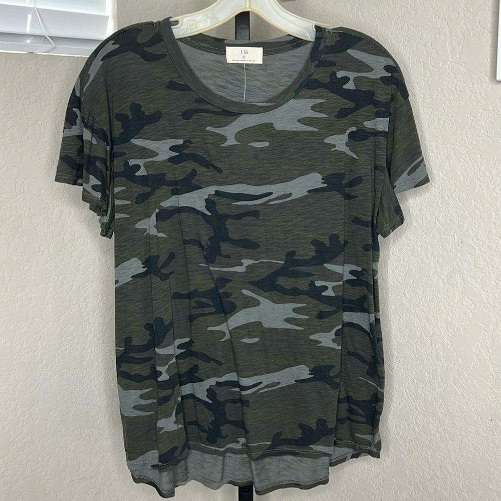 138 - T.LA from Anthropologie NWOT Camouflage Short Sleeve Top, Size Small